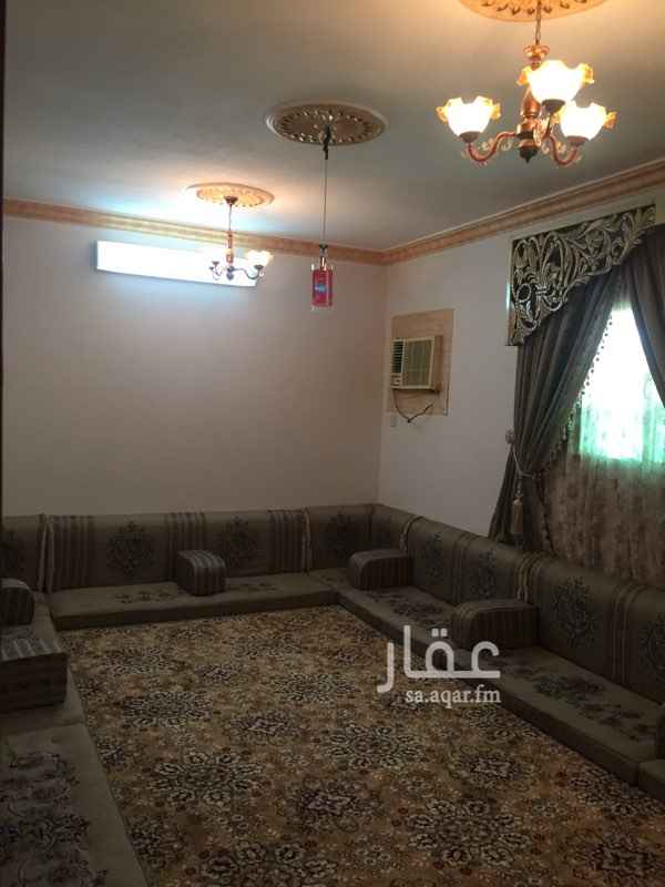 1685183 السلام عليكم...
للايجار شقه في طويق مؤثثه بالكامل
3 غرف وصاله ودورتين مياه ومطبخ ومستودع
(مداخلين)