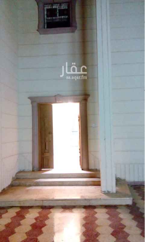 1294846 دور ارضي ينكون من ثلاث غرف نوم ومجلس ومقلط وصاله ومطبخ وثلاث حمامات مدخل سيارة بحوش كبير مشب خارجي حوش مساحه ٦٣٠
للتواص واتس 0550961822