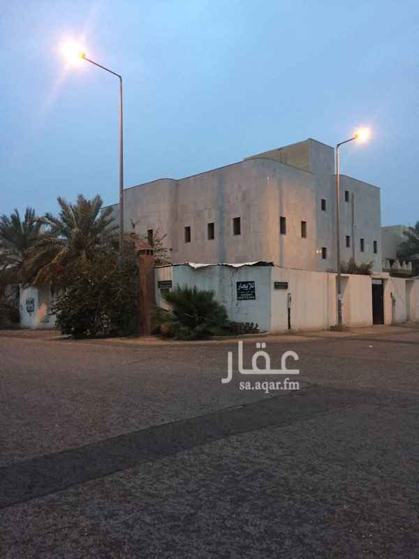1465603 الدور الارضي استقبال كامل
مطبخ راكب
الدور العلوي
7 غرف نوم
ثلاث دورات مياة
حوش بدون مدخل سيارة
بيت شعر