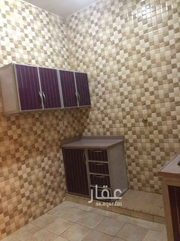 1743144 للايجار شقه بحي الضباط تتكون من ثلاث غرف ودورتين مياه ومطبخ
المكيفات اسبيلت والمطبخ راكب