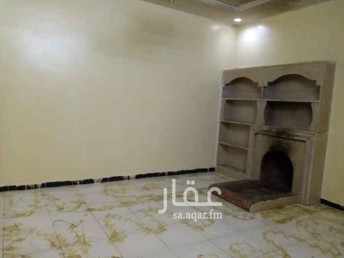 1699916 فله كامله مكونه من دور ارضي ودور علوي وشقه كل واحده اجارها لوحدها اذا ارتو البيت كامل لا بائس الدور الأرضي مكون من مدخل سياره ومشب ومجلس ومقلط وصاله وثلاث غرف من ضمنها غرفه ماستر وثلاث دورات مياه وحوش والشارع مساحته 20متر وقريبه من مدرسه 401 المدرسه تبعد بعض الخطوات منها الحي اسمه الشروق الاسعار قابله للتفاوض التواصل اتصال من الساعه 4العصر حتا الساعه 12باليل بعدها او قبلها التواصل يكون وتس اب