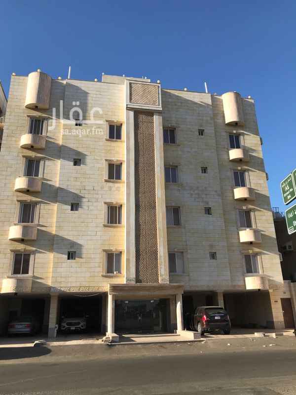 1394196 عماره مكونه من 20 شقة تفصليها كالتالي
16 شقة من اربع غرف وصاله ودورتين ومياه ومطبخ
4 شقق من خمس غرف وصاله ومطبخ ودورتين مياه
4 ملاحق في المواقف من غرفه وحمام
1 غرفة وحمام حارس
العماره مزوده بالغاز لكامل الشقق
العماره يوجد بها دواليب مطبخ راكبه
العماره ثاني قطعه من شارع الاربعين وقريبه جدا من الخدمات والمسجد
عمر العقار خمس سنوات
للمفاهمه الاتصال
0548444494