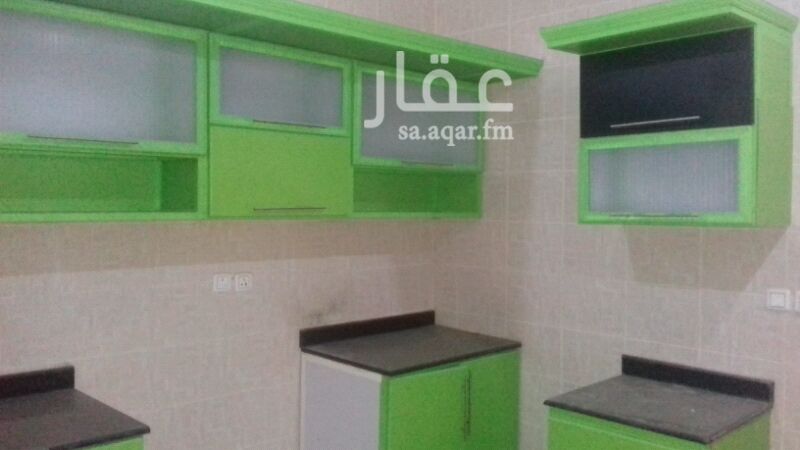 1513496 دوار اللايجار في حي الياسمين
3غرف نوم وصالة ومجلس ومقلط
مطبخ مكيفات اسبلت راكب
وغرفه سائق مدخل سيارة