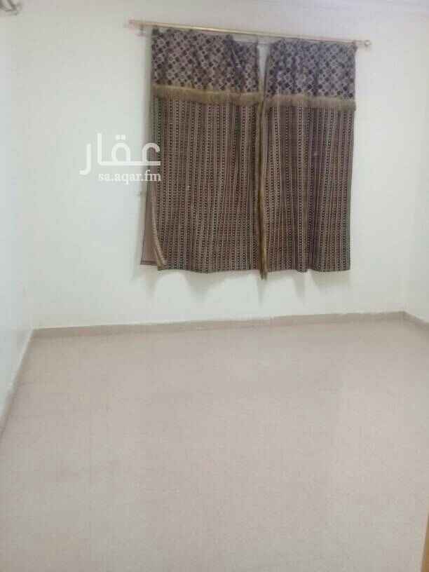 1699710 شقه للايجار عوائل بحي الحمراء غرفه وصاله ومطبخ وحمام راكبه مكيفات وموقع ممتاز جدا قريبه من طريق الملك عبدالله