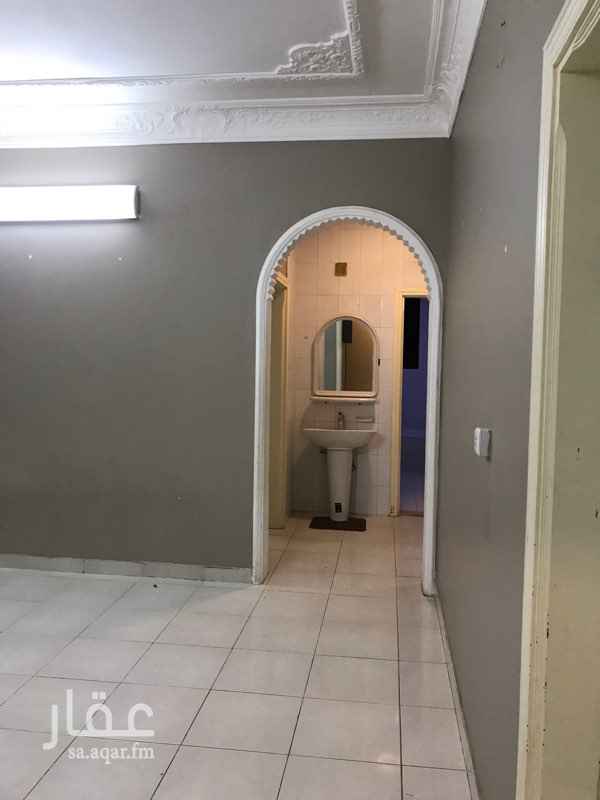 1613692 ((فرصه نادره))
(دور علوي بسطح نظيف بفيلا)
بحي النهضه الغربيه المرتفعه
يتكون من:
مجلس كبير+غرفة ضيافه+٣غرف نوم كبيره+٢دورات مياه+مطبخ راكب+حوش شرح+سطح واسع جداً
من افضل المواقع بالحي الذي يتميزبالهدؤ وقربه للمسجدوالمرافق التعليميه والمراكزالتجاريه والهدمات العامه ومحطة القطار
الإيجار٣٠ألف+٦٠٠ريال مبلغ جزئي رسوم مياه وصرف صحي
شرفونا حياكم الله للمعاينه
أبو بدر