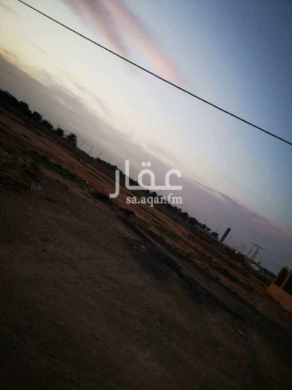 1305690 ارض مسوره مقسومه على جزئين
١- ٣٠٠٠ متر
٢- ٧٠٠٠ متر