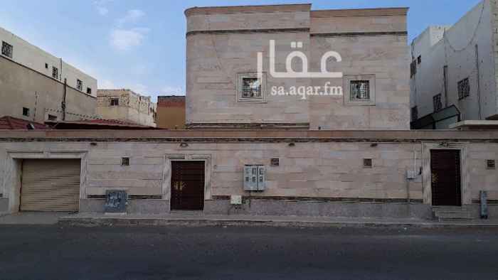 1699530 عمارة دورين وملحق شارع بعرض ١٢ متر واجهة حجر موقف داخلي ( جراج ) للسيارة بها حوش كبير دورين وملحق الدور الارضي خمس غرف وصالة وحمامين
الدور الاول خمس غرف وصالة وحمامين
الملحق ثلاث غرف وصالة وحمامين مع السطح
الحوش كبير و مظلل وبه غرفة وحمام
وايضا يوجد غرفة بحمامها للسائق