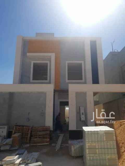 1401769 للبيع فيلا درج صاله شغل مودرن بحي القيروان غرب الخير مساحه ٣٠٠م شارع ١٥ شمالي الدور الارضي استقبال مجلس رجال ومجلس نساء ومقلط وصاله ومطبخ ومصعد ومدخل سياره وغرفه سائق والدور العلوي خمس اجنحه نوم وصاله والسطح غرفتين نوم ومجلس وغرفه غسيل البيع مع مليون و٦٠٠الف مباشره مع المالك