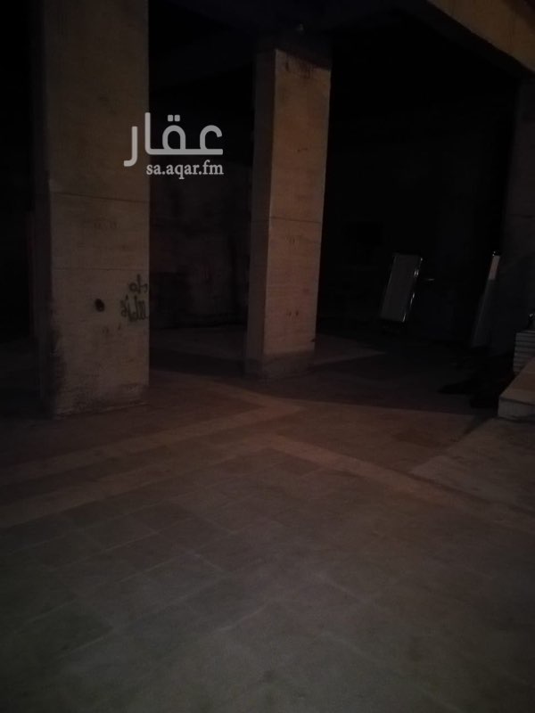 1675389 بدروم للأجار بمساحة كبيرة جداً وارتفاع سقف يصل الى ٥ امتار . قريب جداً جداً من مشعر عرفات وقصر الامير سلطان رحمه الله عليه بحي العوالي بمكة . مناسب لحملات الحج و يتسع لكميات كبيرة من البضائع للتخزين