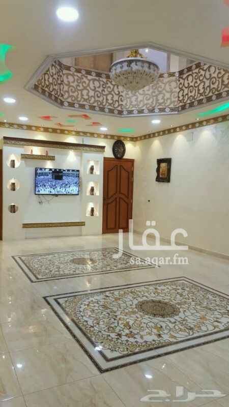 1254316 فيلا دوبلكس فاخره
(((السعر قابل للتفاوض))))
عباره عن 4 شقق
لكل شقه مدخل مستقل وباب كراج بعمق 10 امتار لكل كراج وخزان ماء مستقل وعداد كهرباء
الفلا حره ليس عليها بنك البيع من المالك مباشره
الفله على شارعين وعمر العقار سنه ونصف.
بأمكان البيع كل شقه بصك مستقل
او بيع الفيلا كامله.
الفلا الوحيده في تشطيباتها بمثيلاتها في فلل الدوبلكس.
جميع المطابخ راكبه والمكيفات كلها سبلت
مساحه الدور الأرضي 440.30 .عدد شقتين
مساحه الدور الاول 440.30 .عدد شقتين
مساحه الملاحق 134.52 .عدد 2
مجموع مساحه البناء1015.12