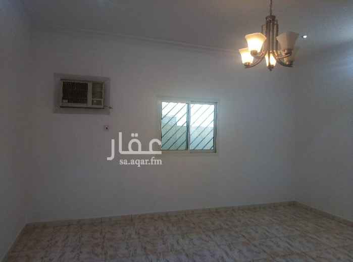 1750271 شقه للايجار عبارة عن ثلاث غرف وصالة ودورتين مياه مدخلين دور ثالث مع السطح بحي الخليج للاستفسار 0501843362