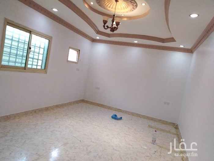1691098 شقه 4 وصاله 2حمام مطبخ دور ثالث بدون سطح كهربا مشتركه بالرمال اليحيا خلف مطعم سايمون وادي الساحل الموقع ممتاز الشقه وسيعه اول 6 شهور وبعد الدفعه الأولى شهري ما في مشكله