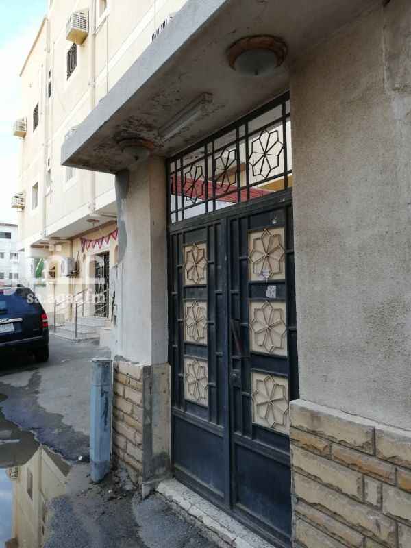 1267484 عمارة يوجد بها دور ارضي مكونه من 4غرف وصالة واحده و 2 حمام وفناء أمام الشقة ومطبخ فاضي المطلوب / ٢٨٠٠٠ الف ريال قابل للتفاوض بالمعقول
مجدده ومعمول لها صيانة كاملة.