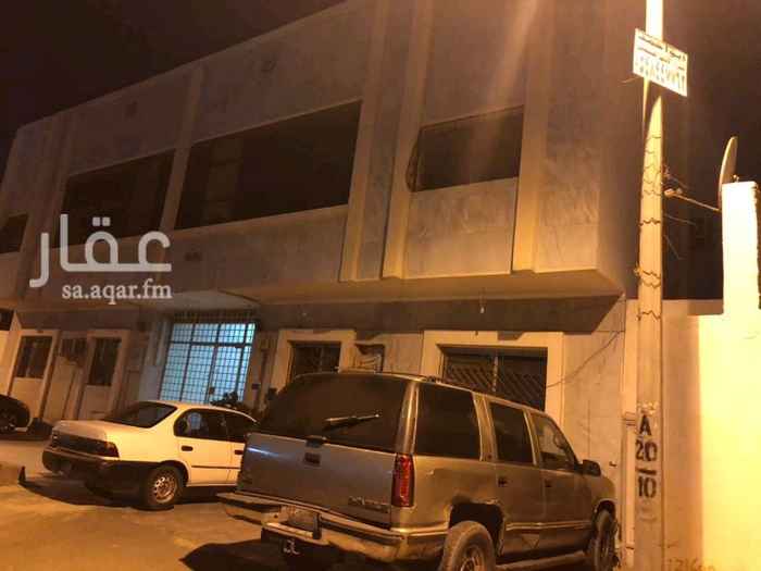 1298919 عماره للبيع دورين امكانيه زياده ملحق يوجد بها سبع شقق دخلها ١٤٠ الف ريال موقع مميز لقربها من المطار مسافه 10 دقايق وفيه تفاوض للجاد