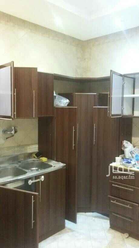 1697758 شقه عزاب للايجار غرفتين بدون صاله ومطبخ وحمام ومستودع دور ارضى راكب مكيفات ومطبخ متوفر جميع الخدمات