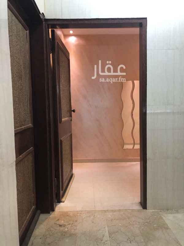 1597612 شقه مع سطح لكن شقه فخمه وتعتبر دور مو شقه