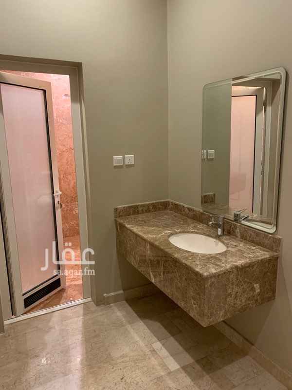1568011 شقق عوائل فاخره مكونه من ثلاث غرف وثلاث دورات مياه ومطبخ مجهز وصاله ومجلس رخام دور اول المكيفات مركبه وجاهزه والماء محلاه والكهرباء مشموله السعر.