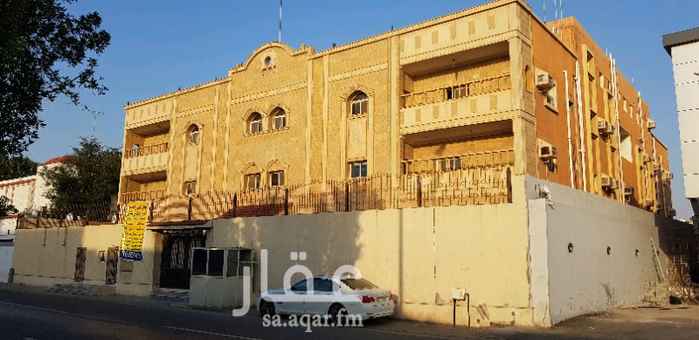 1374097 عمارة للايجار بالكامل على شارعين ٣٢ غربي (شارع ام القرى) وشارع 80 شرقي (ممشى الرحاب).
المواصفات:
تتكون من 3 ادوار وملحق ، المساحة 2000 متر مربع ، 20 شقة عدد الغرف 80 غرفة و25 صالة حوش خلفي بمساحة 500م .
خدمات الموقع:
غرفة حارس خارجي ، مصعد واحد ، مخرج طوارئ ، مكيفات لجميع الغرف ، سنترال مركزي ، كاشف دخان لجميع الغرف ، مضخة اطفاء لجميع الادوار الاربعة.