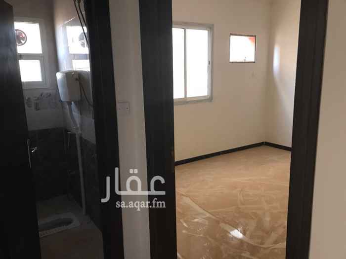 1645768 شقه في الدور العلوي حي الغروب (طويق) باب للمجلس وباب لداخل الشقه جديده لم تسكن