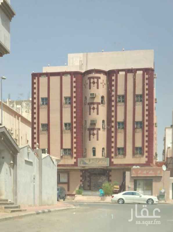 1579642 العماره مكونه من ٤ ادوار وملحق
كل دور فيه شقه وحده مكونه من ٥ غرف وصاله ومطبخ ٣ حمامات
يوجد مصعد لكل الادوار
يوجد غرفه خارجيه
وغرفه بالحوش بحمام
ومستودع
وموقف خارجي لثلاث سيارات غير الي بجانب الرصيف
تفصيل الادوار دورين ٢٥ سنه
ودورين ١٠ سنين
والملحق ٣ سنين
توجد جميع الخدمات من صرف ومياه وانترنت
ويوجود مراكز تسويق قريبه من العماره
والمطقه هادئه
منطقه قريبه من الحرم تعتبر منطقه في مرتكز مكه توصل جميع الاحياء والطرق السريعه ومحطه القطار في الحي المجاور
*** البيع عاجل