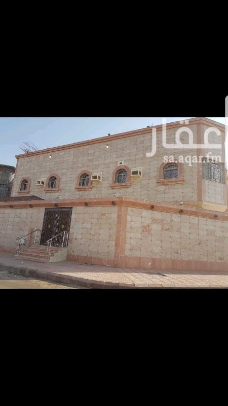 1271431 ملحق للايجار مكون من غرفتين وصاله ومطبخ ودورتين مياه وجزء من السطح
الموقع حي الدفاع بالقرب من السعودي الألماني خلف معارض السيارات
الايجار ب 13 الف