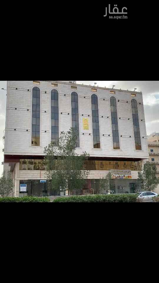 1425729 عمارة جديدة في مكة حي كُدي ، مع 3 محلات ، للإيجار أو الاستثمار الطويل تبعد 4 كم عن الحرم، 7 دقائق سيارة
1/ العمارة حديثة البناء ، عمرها سنة واحدة ، جديدة لم يسبق استعمالها
2/ يمكن الوصول إليها من الطريق الدائري الثالث مباشرة دخولاً وخروجاً
3/ موقعها متميز مقابل لمواقف باصات كدي التي تنقل للحرم
4/ بين العمارة وبين الحرم 4كم
5/ وقت الوصول للحرم 7 دقائق بالسيارة ، و40 دقيقة مشياً على الأقدام
6/ تصريح حج 500 حاج
7/ مساحة الأرض 1040 م
8/ تقع بشارع 30 سيدين ، وشارع 20
السعر في تفاوض