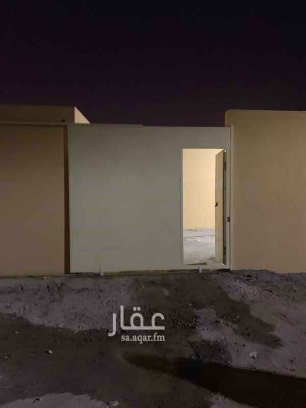 1745512 ايجار استراحة في المصانع ع الشارع
غرفة و حمام ومطبخ ومستودع وساحة خارجية تدخل فيها سيارة
مقاس الغرفة 4في 6