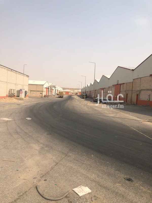1587823 يوجد اديناء مستودعات تخزنيه نظاميه بالرياض