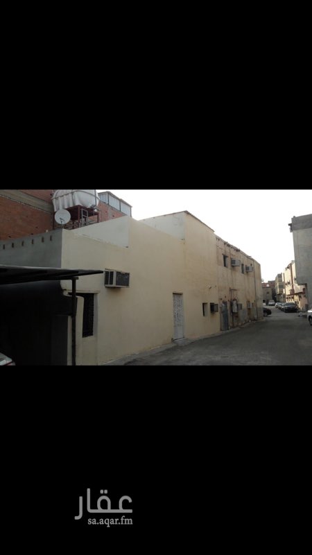 1251612 بيت شعبي خلف مسجد القبلتين يبعد ب١٥٠ متر تقريبا يتكون من ٨ غرف و٥ حمامات المساحه ١٨٥ م على شارع ١٠م بطول ٢٥ متر موجر ب٣٠٠٠ ريال شهري المطلوب ٣٧٠ الف ريال