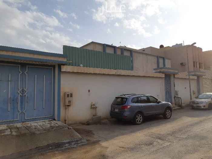 1403417 فيلا مكونة من دور واحد ( ارضي )
٣ غرف نوم ومجلسين مطبخ خارجي مع مستودع
حوش كبير مع مدخل سيارة + غرفة سائق
يوجد سطح