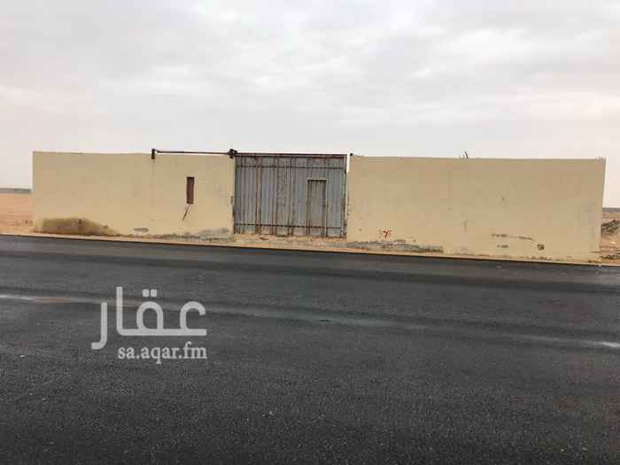 1283599 حوشين مجاورين لبعض احدهما فيه غرفتين وحمام. المساحة الكلية ٨٠٠ متر. الايجار ٢٠ الف سنوي للحوشين