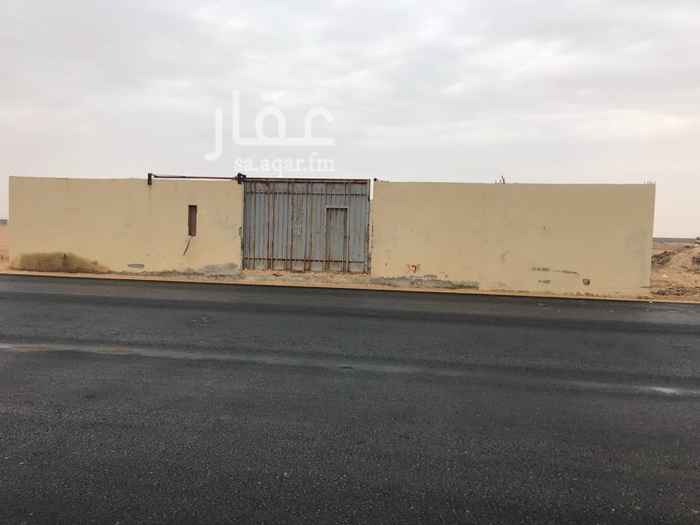 1283605 حوشين احدهما فيه غرفتين وحمام بمساحه اجماليه ٨٠٠ متر
ايجار سنوي