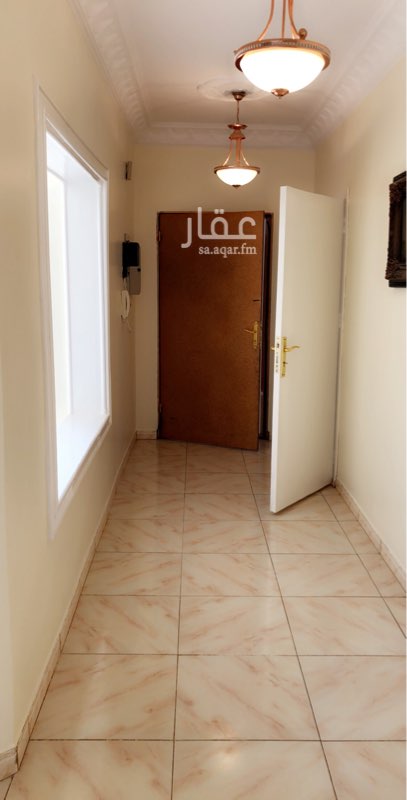 1693867 يرجى التواصل واتسب او ببرنامج عقار للاستفسارات...
الموقع: بجوار شارع الامير بندر و الجبيل وشارع سلمان الفارسي.
تفاصيل الشقة: عداد منفصل،يوجد مطبخ جديد راكب وعدد ٢ مكيفات بحالة جيده والشقة غرفتين نوم ومجلس بدورة مياه، اثنين دورات مياه، بالدور الثاني بملحق بفيلا سكنية بسطح عوائل فقط...الشقة مجددة سباكة وبويات
الايجار: ١٥ الف ريال دفعتين او ثلاثة وتوثيق العقد بموقع ايجار
ملاحظة: لايوجد مصعد والشقة بفيلا سكنية بواجهة منفصله وغرفتين النوم صغيرة حجمها ٣:٥٠ في ٤
والصالة ومجلس الرجال ٥ في ٤ تقريباً