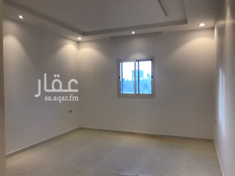 1652132 شقة واسعه غرفة ماستر وغرفتين وصاله وثلاث حمامات
*الماء والغاز على المالك
*يقبل المالك شهري في حال كان مدة العقد سنتين