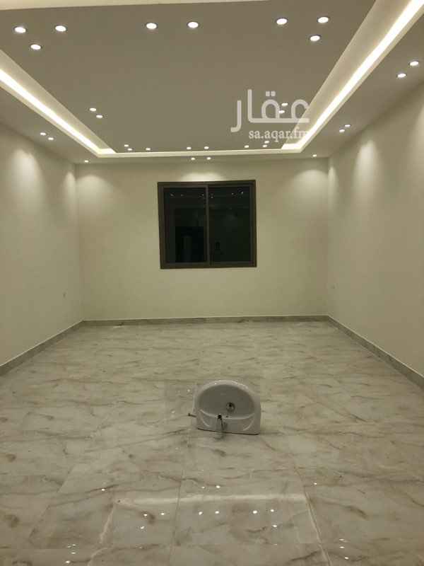 1758262 فيلا 🏠
فيلا ذات طابع مودرن ومواصفات عالية تتوفر جميع الضمانات بمساحة 435م وبسعر 1,670,000 يعتبر فرصة
الدور الارضي مجلس ومقلط وصالة ومطبخ وغرفة كبار سن و 3 دورات مياة ويوجد ملحق خارجي
الدور الاول 4 غرف مع دورة مياة وصالة
الدور الثاني غرفة خادمة ودورة مياة وسطح
ونسعد لتلبية طلباتكم واستفساراتكم
واستقبال عروضكم المباشرة