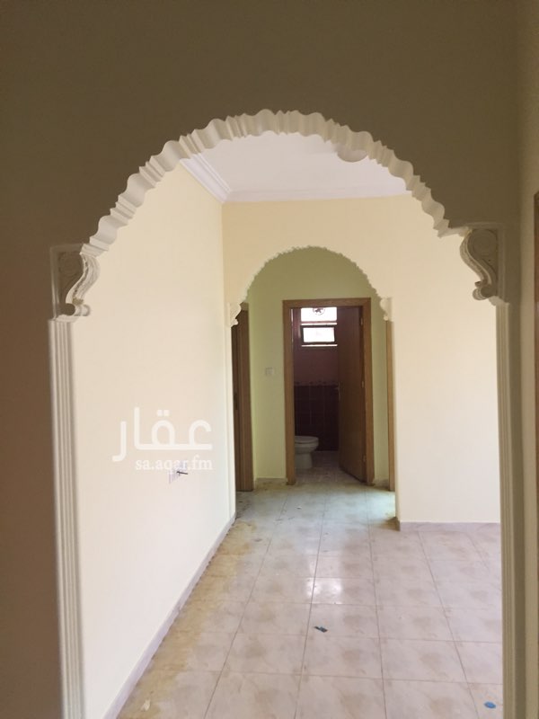 1749605 شقة دور اول 3 غرف وصالة ومطبخ و2 دورة مياه الايجار الشهري 1500 ريال عداد الكهرباء مشترك