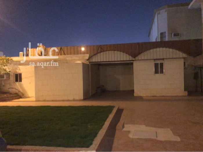 1753718 تحت مجلس ومقلط وغرفة نساء وصاله فوق يوجد خمس غرف مع صاله
يوجد ملحق خارجي مع غرفة سواق وخادمه
البيت بجانبة جميع الاسواق ومطاعم والمستوصفات وقريب من سوق حجاب
البيت مجدد من الداخل