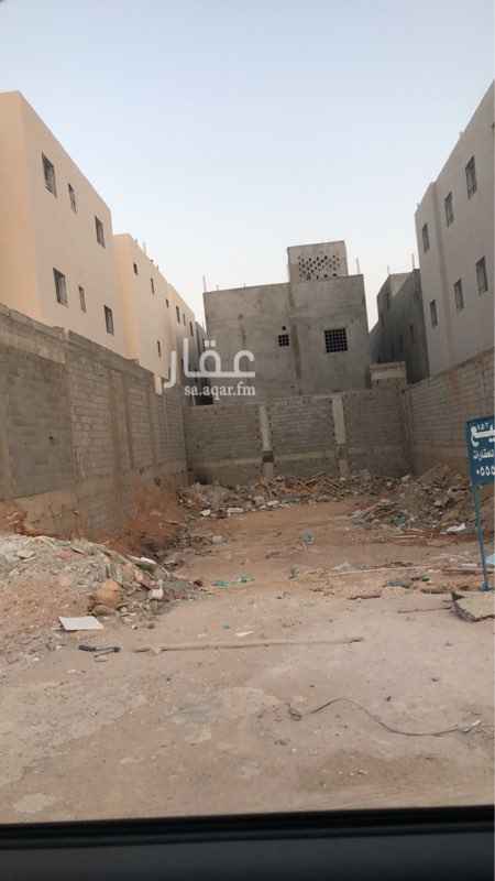 1689592 للبيع قطعه سكنيه بحي الواحه بالرمال
حديده زاويه
قايم فيها 3جدران