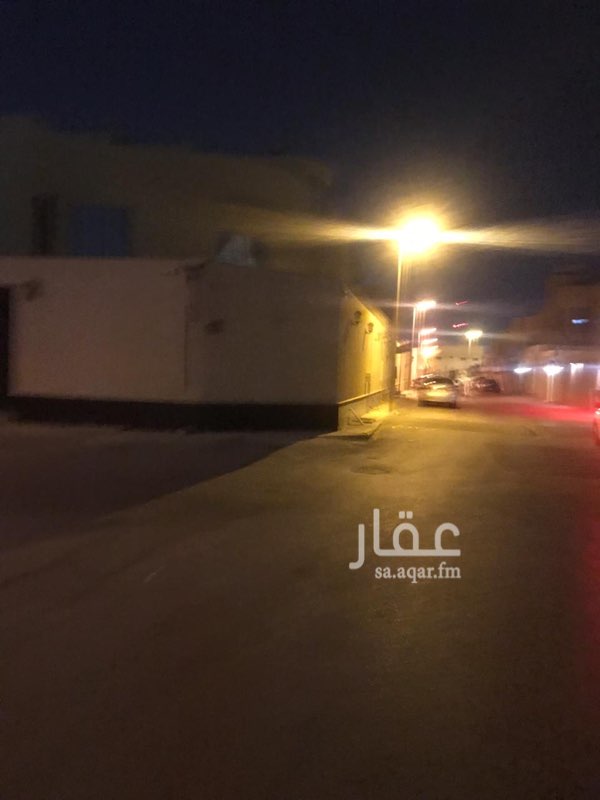 1717836 فله حي العليا المساحة ٨٠٠ متر زاوية شرقية تطل على فناء خاص بالمسجد و شمالية شارع ١٠ متر
الفلة عبارة عن فلة مع شقتين
الموقع خلف ابراج داماك و العبيكان مباشرة
الفلة الدور الأرضي ملحق مع بدروم و مجالس و صالة استقبال
الدور الاول ثلاث غرف نوم و جناح رئيسي
الدور الثاني مطبخ كبير يحتوي على غرفة الخادمات و حمام و غرفة غسيل و مخازن و غرفة ثلاجات و صالة عائلية زجاجية مطلة على ابراج داماك و برج المملكة و برج العبيكان و الشريط التجاري و حديقة خارجية في السطح و غرفة نوم بحمام
الشقتين كل شقة عبارة عن