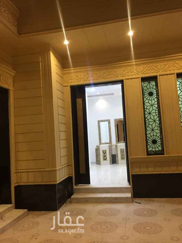 1747981 للبيع فله سكنيه بحي البيان
المساحه420متر
دور +3شقق
جنوبيه شارع25
الحد با مليون و300الف