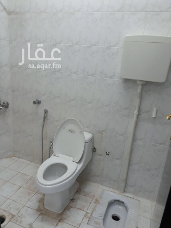 1296053 دور علوي كبير جداً 6 غرفة و3 حمامات وصالة كبيرة ومطبخ مجدد الدهانات لازالت الصيانة مستمرة فيه شارع 20 قريب جدا من حديقة وممشاء الملك فيصل والمسجد