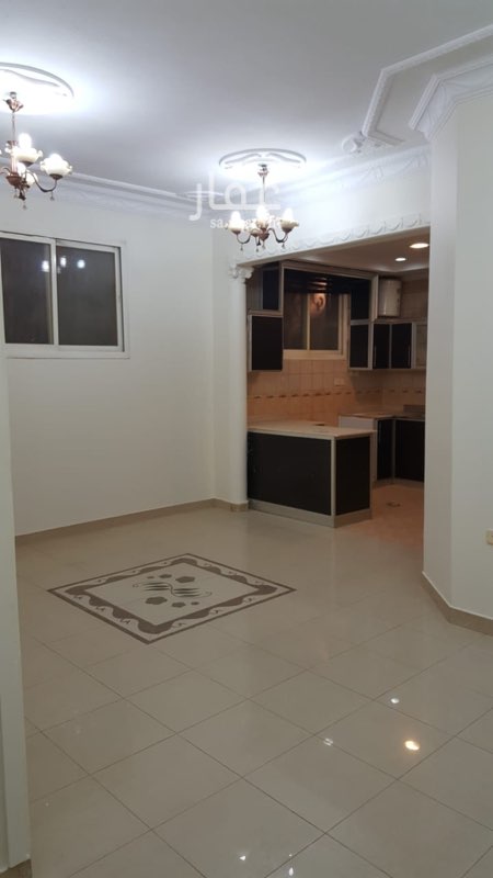 1677304 شقة في حي الضباط
غاز مركزي
(مجددة الشقة)
الإيجار سنوي