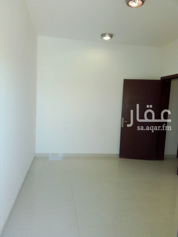 451373 شقة عزاب للايجار في حي العارض مكونه من مجلس و صالة و غرفتين نوم و مطبخ و دورتين مياه والشقة مستخدمه ( عالم العين للعقارات نستقبل عروضكم و نلبي طلباتكم و نسوق عقاركم بافضل ما يكون )