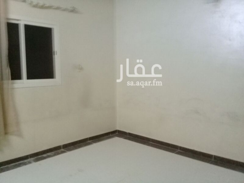 1207498 دور علوي للايجار عباره عن ثلاث غرف نوم ومجلس ومقلط وصاله وثلاث دورات مياه دور تاني عداد مشترك مع الشقه اللي بالسطح مجدد بالكامل بحي الخليج للاستفسار 0501843362