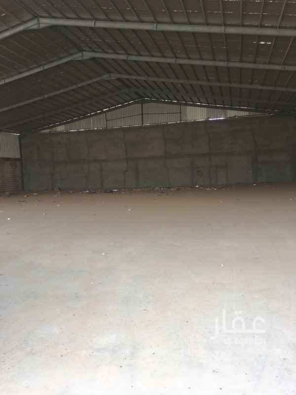 1579404 مستودع او ورشة على شارع ويوجد به سكن عمال يتكون من ١٢ غرفة و٦ دورات مياة مستقلة