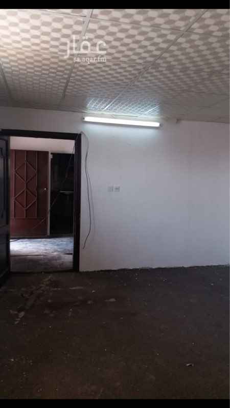 1643659 غرفتين وصالة وحمام والمطبخ راكب ..
حي المصيف للايجار سنوي عوائل .