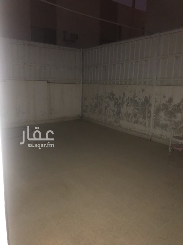 1498748 ملحق مع سطح عبارة عن غرفتين و صالة وحمامين ومطبخ جديد راكب مع حوش خاص الايجار ٢٣٠٠٠ التواصل عن طريق واتس اب او الاتصال