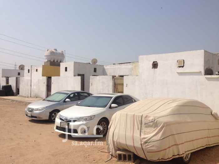 1198220 سكن وحوش كبير وكهرباء عداد ٨ غرف كبيره مع حمام ومطبخ مستقل ويوجد حسب المساحة المحتاجها