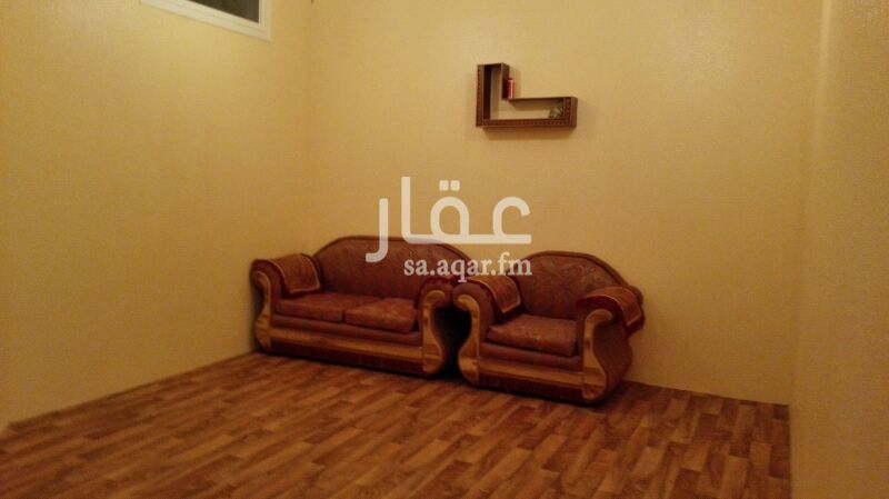 1138809 دور 5غرف وصاله مع حوش مؤثث اثاث كامل يوجد عدد 2 مكيفات راكبه الماء شبكة تحليه كهرباء مستقل ومدخل مستقله الموقع الشرف الحصن الاسفل