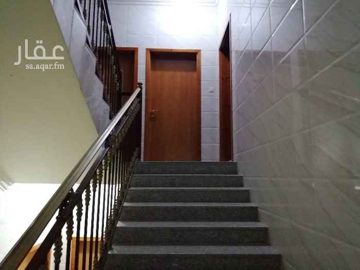 1460372 شقتين متجاوره دور ثالث مع سطح تتكون من ٤غرف وصاله ودورتين مياه ومستودع وصاله ومطبخ قريبه من جميع الخدمات